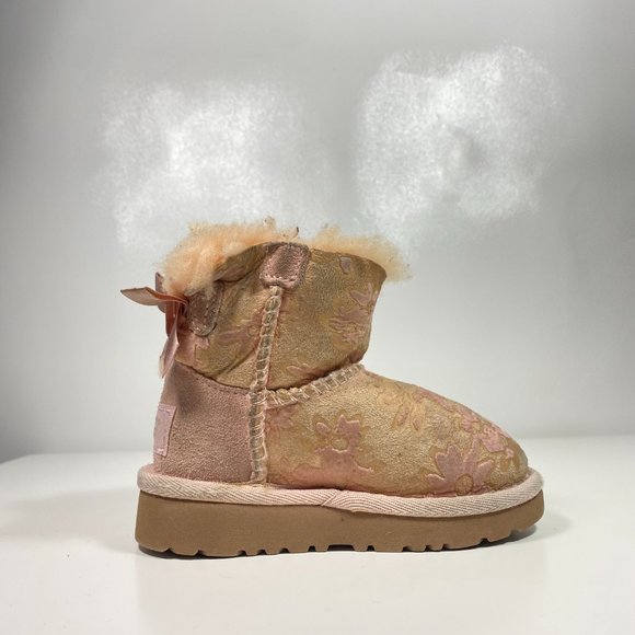 Ugg Youth Girls Boots T Mini Bailey Bow Flowers Pink Sz 6 - Picture 7 of 13